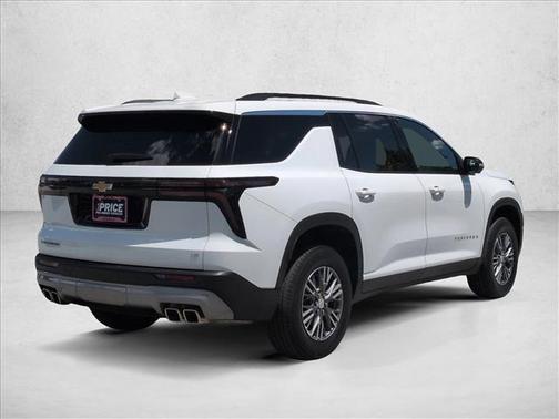 Summit White 2024 Chevrolet Traverse LT
