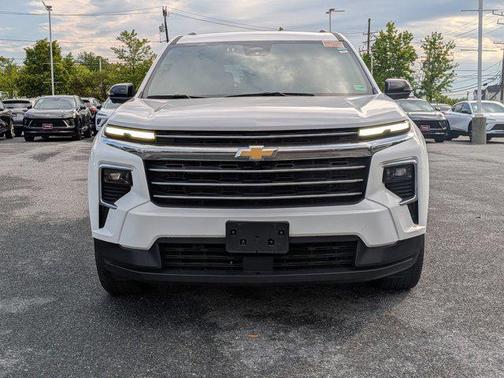 Summit White 2024 Chevrolet Traverse LT