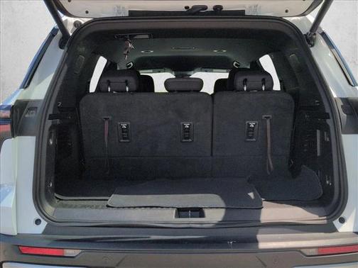 Summit White 2024 Chevrolet Traverse LT