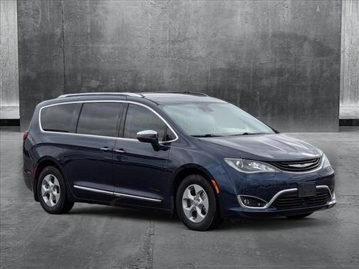 2017 Chrysler Pacifica Hybrid Platinum