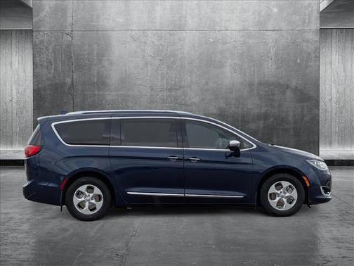 2017 Chrysler Pacifica Hybrid Platinum
