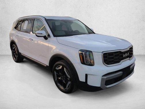 Glacial White Pearl 2023 Kia Telluride S