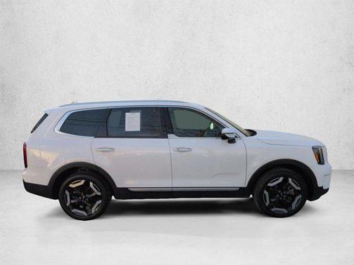 Glacial White Pearl 2023 Kia Telluride S