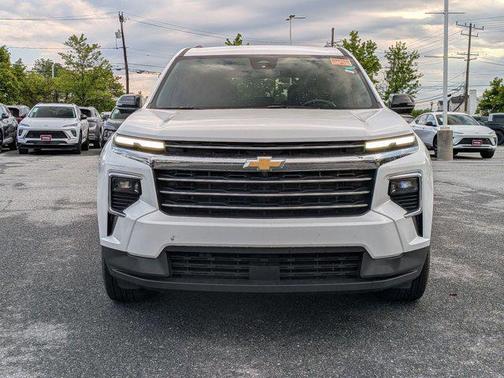 Summit White 2024 Chevrolet Traverse LT