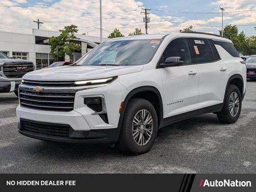 Summit White 2024 Chevrolet Traverse LT