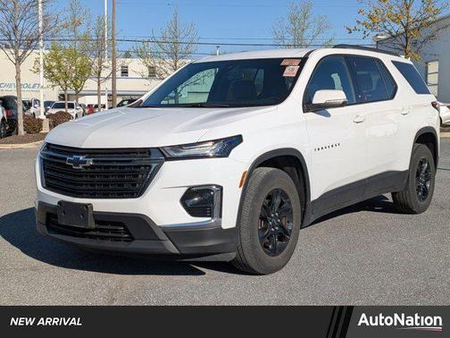 Summit White 2023 Chevrolet Traverse LT Cloth