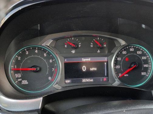 Summit White 2023 Chevrolet Traverse LT Cloth