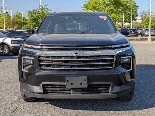 Mosaic Black Metallic 2024 Chevrolet Traverse LT
