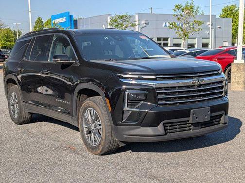 Mosaic Black Metallic 2024 Chevrolet Traverse LT