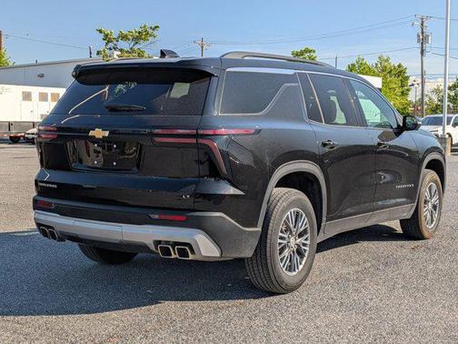 Mosaic Black Metallic 2024 Chevrolet Traverse LT