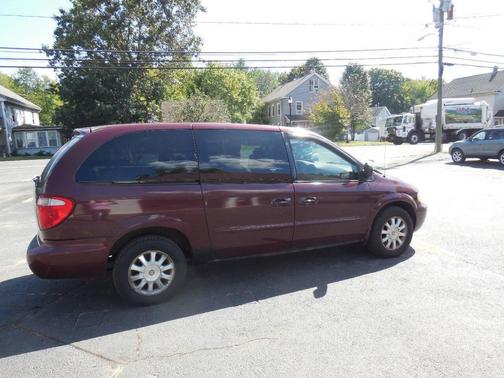 2003 Chrysler Town & Country LX