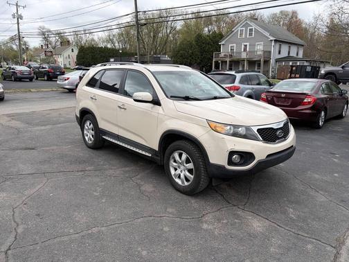 Tan 2011 Kia Sorento LX