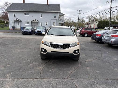Tan 2011 Kia Sorento LX