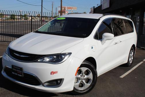 2017 Chrysler Pacifica Hybrid Premium
