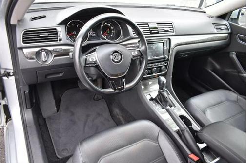 2018 Volkswagen Passat 2.0T SE