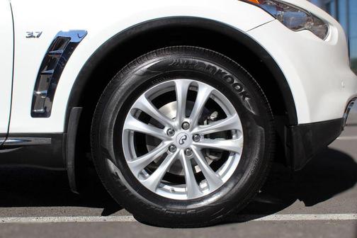 2016 INFINITI QX70 Base