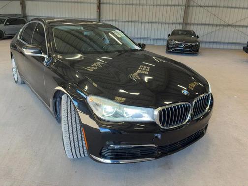 2016 BMW 750 i