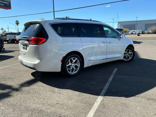 2018 Chrysler Pacifica Touring-L
