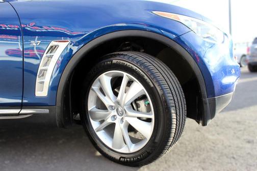 2015 INFINITI QX70 Base