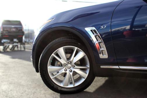 2015 INFINITI QX70 Base