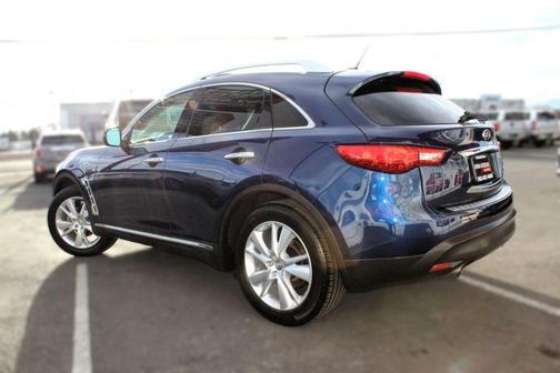 2015 INFINITI QX70 Base
