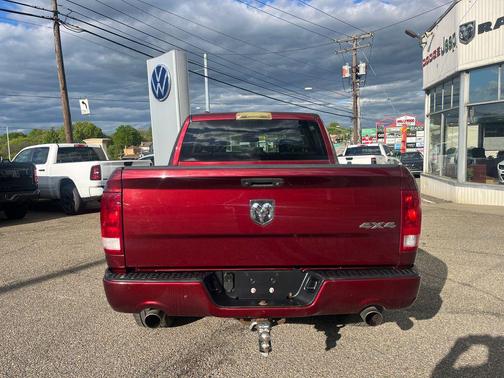 Delmonico Red Pearlcoat 2016 RAM 1500 Tradesman/Express