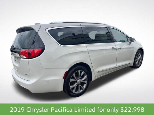 Luxury White Pearlcoat 2019 Chrysler Pacifica Limited