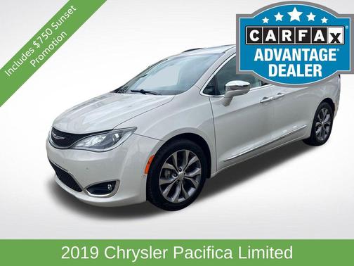 Luxury White Pearlcoat 2019 Chrysler Pacifica Limited