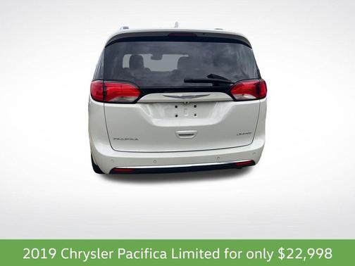 Luxury White Pearlcoat 2019 Chrysler Pacifica Limited