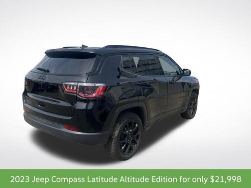 Diamond Black Crystal Pearlcoat 2023 Jeep Compass Latitude