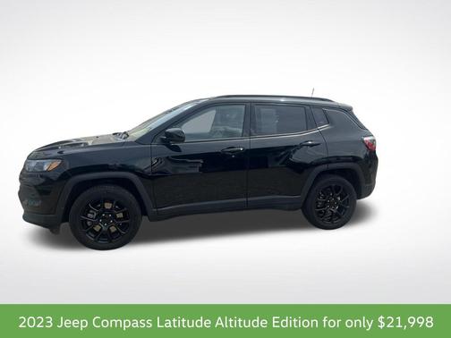 Diamond Black Crystal Pearlcoat 2023 Jeep Compass Latitude