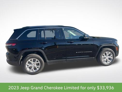 Diamond Black Crystal Pearlcoat 2023 Jeep Grand Cherokee Limited