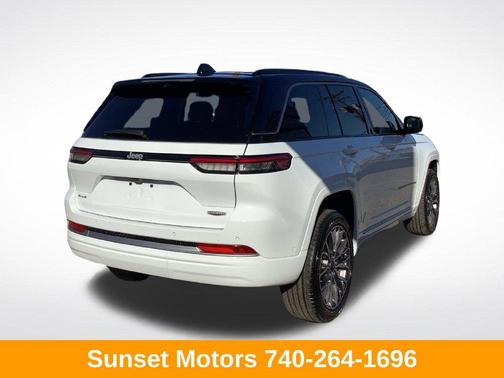 Bright White Clearcoat 2027 Jeep Grand Cherokee Summit