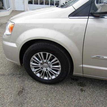 2014 Chrysler Town & Country Touring-L