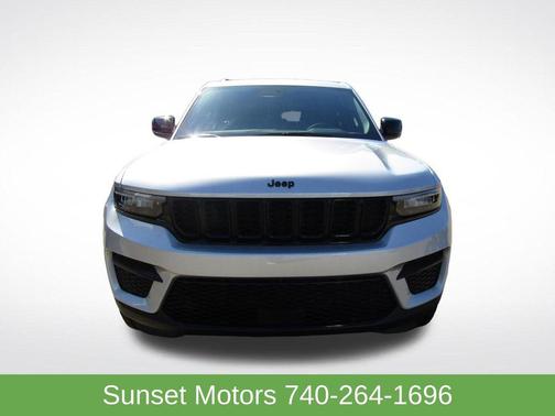 Silver Zynith 2025 Jeep Grand Cherokee Altitude