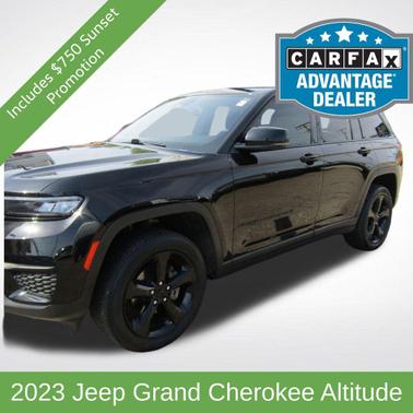 Diamond Black Crystal Pearlcoat 2023 Jeep Grand Cherokee Altitude