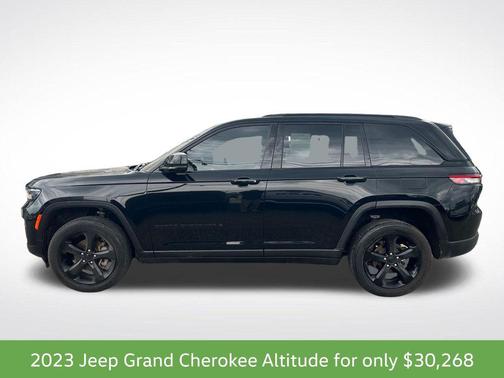 Diamond Black Crystal Pearlcoat 2023 Jeep Grand Cherokee Altitude
