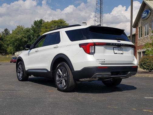 2025 Ford Explorer Active 4WD
