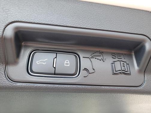 2025 Ford Explorer Active 4WD