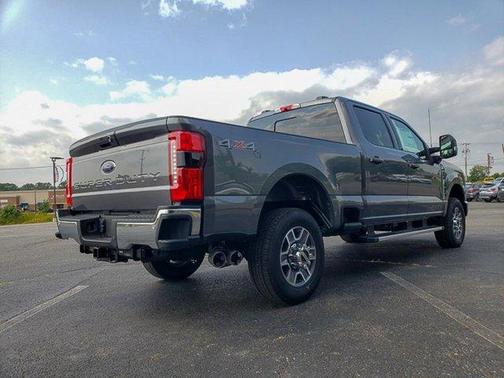 Carbonized Gray Metallic 2026 Ford F-350 Lariat Super Duty