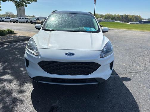Oxford White 2021 Ford Escape SE