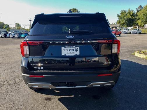 2025 Ford Explorer Active 4WD