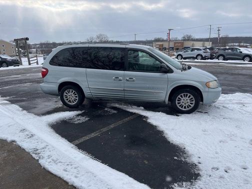 2001 Chrysler Town & Country Limited
