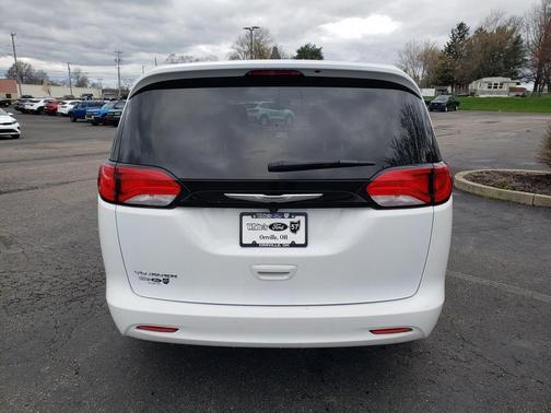 2023 Chrysler Voyager LX