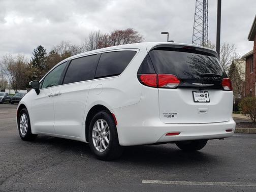 2023 Chrysler Voyager LX