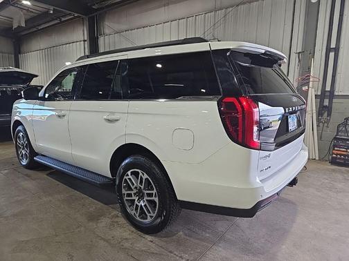 Star White 2026 Ford Expedition Active