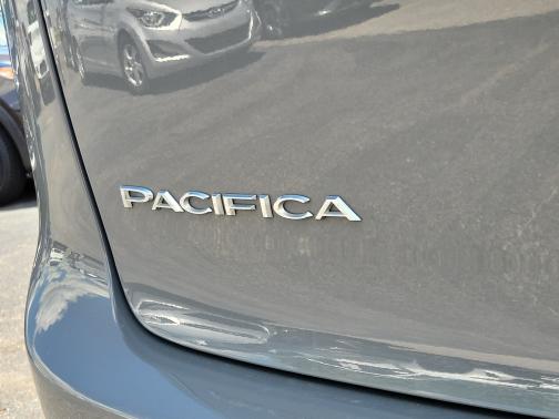 Ceramic Gray Clearcoat 2022 Chrysler Pacifica Touring L