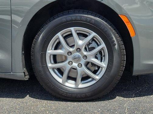 Ceramic Gray Clearcoat 2022 Chrysler Pacifica Touring-L