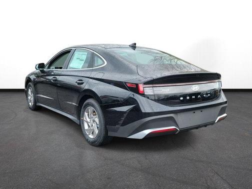 Black 2026 Hyundai SONATA SE
