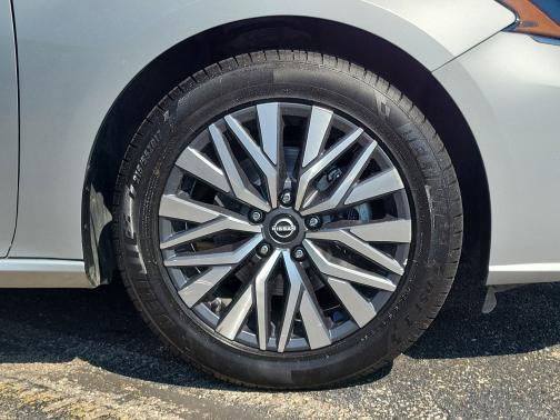Brilliant Silver Metallic 2024 Nissan Altima 2.5 SV